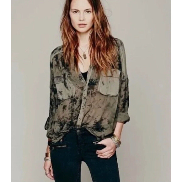 Free People Size XS Blouse - Green Cloud Wash Tie Dye Oversized Festival Trendy - Picture 1 of 12